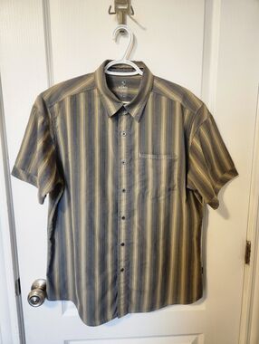 Men's Kuhl Button Down Short Sleeve Shirt Size Large